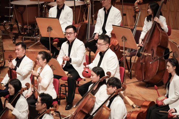 鸿满仓 95后作曲家梁皓一《树》首演：听见一棵树的倒下与重生